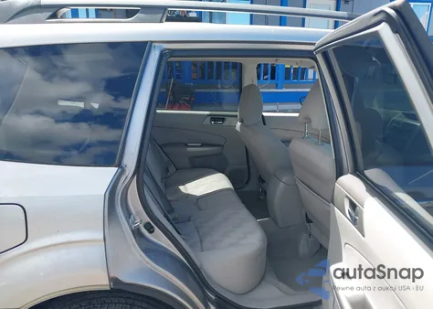 2010 Subaru Forester 2.5X Premium z USA, uszkodzony, nr VIN JF2SH6CC3AH774032